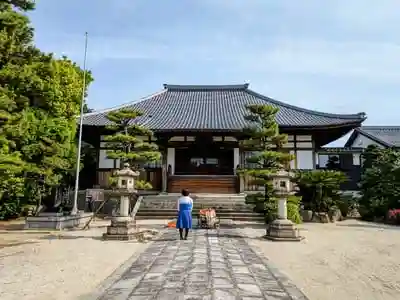 隣松寺の本殿