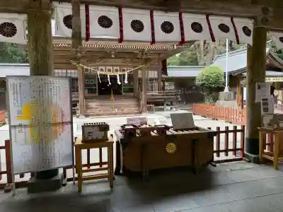 狭野神社の{uncategorized: "未分類", other: "その他", undefined: "問題あり", building: "その他建物", grave: "お墓", sacred_gate: "鳥居", guardian: "狛犬", statue: "像", buddha: "仏像", history: "歴史", nature: "自然", garden: "庭園", animal: "動物", pagoda: "塔", temizu: "手水舎", mountain_gate: "山門・神門", sanctuary: "本殿・本堂", subordinate: "末社・摂社", art: "芸術", scenery: "景色", jizo: "地蔵", ema: "絵馬", goshuin: "御朱印", omikuji: "おみくじ", items: "授与品その他", amulet: "お守り", goshuincho: "御朱印帳", eats: "食事", festival: "お祭り", votive_dance: "神楽", shichigosan: "七五三参", wedding: "結婚式", experience: "体験その他", initially: "初詣", around: "周辺", anti_infection: "感染症対策"}