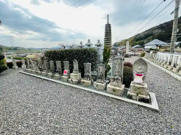 大師寺の{uncategorized: "未分類", other: "その他", undefined: "問題あり", building: "その他建物", grave: "お墓", sacred_gate: "鳥居", guardian: "狛犬", statue: "像", buddha: "仏像", history: "歴史", nature: "自然", garden: "庭園", animal: "動物", pagoda: "塔", temizu: "手水舎", mountain_gate: "山門・神門", sanctuary: "本殿・本堂", subordinate: "末社・摂社", art: "芸術", scenery: "景色", jizo: "地蔵", ema: "絵馬", goshuin: "御朱印", omikuji: "おみくじ", items: "授与品その他", amulet: "お守り", goshuincho: "御朱印帳", eats: "食事", festival: "お祭り", votive_dance: "神楽", shichigosan: "七五三参", wedding: "結婚式", experience: "体験その他", initially: "初詣", around: "周辺", anti_infection: "感染症対策"}