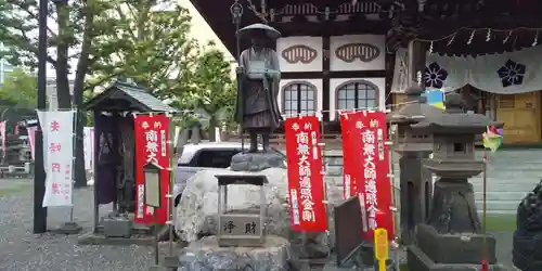 成田山札幌別院新栄寺の像