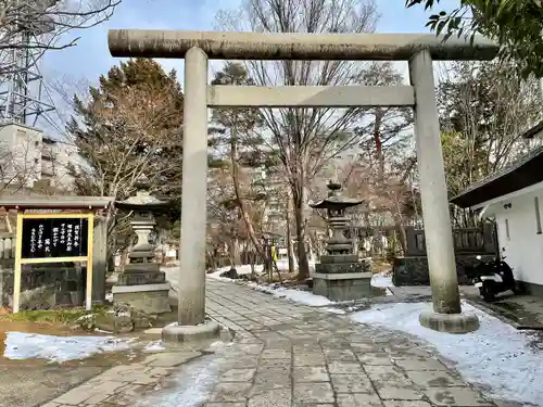 四柱神社の鳥居