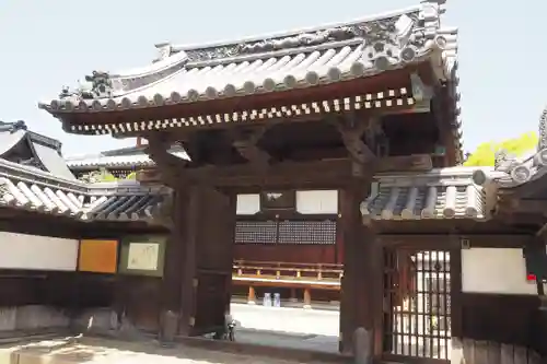 甘露寺の山門