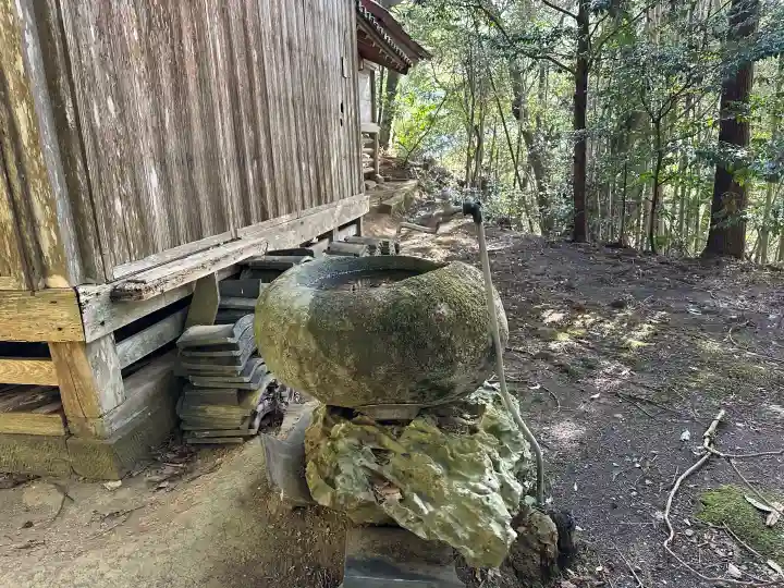 宿努神社の{uncategorized: "未分類", other: "その他", undefined: "問題あり", building: "その他建物", grave: "お墓", sacred_gate: "鳥居", guardian: "狛犬", statue: "像", buddha: "仏像", history: "歴史", nature: "自然", garden: "庭園", animal: "動物", pagoda: "塔", temizu: "手水舎", mountain_gate: "山門・神門", sanctuary: "本殿・本堂", subordinate: "末社・摂社", art: "芸術", scenery: "景色", jizo: "地蔵", ema: "絵馬", goshuin: "御朱印", omikuji: "おみくじ", items: "授与品その他", amulet: "お守り", goshuincho: "御朱印帳", eats: "食事", festival: "お祭り", votive_dance: "神楽", shichigosan: "七五三参", wedding: "結婚式", experience: "体験その他", initially: "初詣", around: "周辺", anti_infection: "感染症対策"}