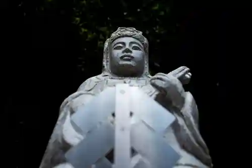 磐裂根裂神社の像