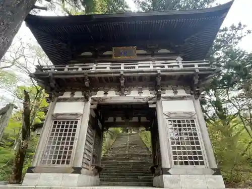 大山寺の{uncategorized: "未分類", other: "その他", undefined: "問題あり", building: "その他建物", grave: "お墓", sacred_gate: "鳥居", guardian: "狛犬", statue: "像", buddha: "仏像", history: "歴史", nature: "自然", garden: "庭園", animal: "動物", pagoda: "塔", temizu: "手水舎", mountain_gate: "山門・神門", sanctuary: "本殿・本堂", subordinate: "末社・摂社", art: "芸術", scenery: "景色", jizo: "地蔵", ema: "絵馬", goshuin: "御朱印", omikuji: "おみくじ", items: "授与品その他", amulet: "お守り", goshuincho: "御朱印帳", eats: "食事", festival: "お祭り", votive_dance: "神楽", shichigosan: "七五三参", wedding: "結婚式", experience: "体験その他", initially: "初詣", around: "周辺", anti_infection: "感染症対策"}
