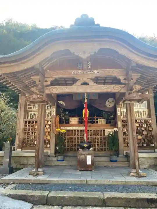 三方石観世音の本殿・本堂