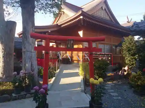 於菊稲荷神社の本殿・本堂