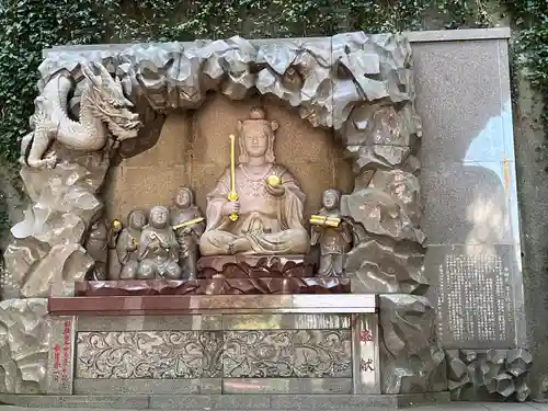 江島神社の像