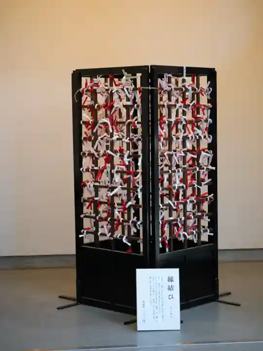 赤坂氷川神社の{uncategorized: "未分類", other: "その他", undefined: "問題あり", building: "その他建物", grave: "お墓", sacred_gate: "鳥居", guardian: "狛犬", statue: "像", buddha: "仏像", history: "歴史", nature: "自然", garden: "庭園", animal: "動物", pagoda: "塔", temizu: "手水舎", mountain_gate: "山門・神門", sanctuary: "本殿・本堂", subordinate: "末社・摂社", art: "芸術", scenery: "景色", jizo: "地蔵", ema: "絵馬", goshuin: "御朱印", omikuji: "おみくじ", items: "授与品その他", amulet: "お守り", goshuincho: "御朱印帳", eats: "食事", festival: "お祭り", votive_dance: "神楽", shichigosan: "七五三参", wedding: "結婚式", experience: "体験その他", initially: "初詣", around: "周辺", anti_infection: "感染症対策"}