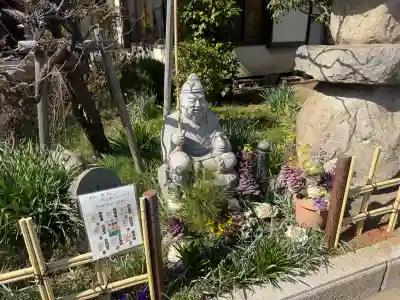 雲林寺の{uncategorized: "未分類", other: "その他", undefined: "問題あり", building: "その他建物", grave: "お墓", sacred_gate: "鳥居", guardian: "狛犬", statue: "像", buddha: "仏像", history: "歴史", nature: "自然", garden: "庭園", animal: "動物", pagoda: "塔", temizu: "手水舎", mountain_gate: "山門・神門", sanctuary: "本殿・本堂", subordinate: "末社・摂社", art: "芸術", scenery: "景色", jizo: "地蔵", ema: "絵馬", goshuin: "御朱印", omikuji: "おみくじ", items: "授与品その他", amulet: "お守り", goshuincho: "御朱印帳", eats: "食事", festival: "お祭り", votive_dance: "神楽", shichigosan: "七五三参", wedding: "結婚式", experience: "体験その他", initially: "初詣", around: "周辺", anti_infection: "感染症対策"}