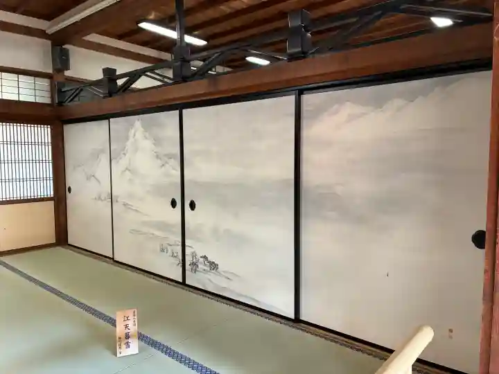 建仁寺(建仁禅寺)の{uncategorized: "未分類", other: "その他", undefined: "問題あり", building: "その他建物", grave: "お墓", sacred_gate: "鳥居", guardian: "狛犬", statue: "像", buddha: "仏像", history: "歴史", nature: "自然", garden: "庭園", animal: "動物", pagoda: "塔", temizu: "手水舎", mountain_gate: "山門・神門", sanctuary: "本殿・本堂", subordinate: "末社・摂社", art: "芸術", scenery: "景色", jizo: "地蔵", ema: "絵馬", goshuin: "御朱印", omikuji: "おみくじ", items: "授与品その他", amulet: "お守り", goshuincho: "御朱印帳", eats: "食事", festival: "お祭り", votive_dance: "神楽", shichigosan: "七五三参", wedding: "結婚式", experience: "体験その他", initially: "初詣", around: "周辺", anti_infection: "感染症対策"}