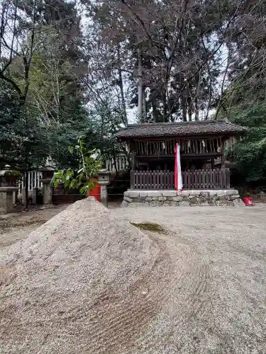 石座神社の{uncategorized: "未分類", other: "その他", undefined: "問題あり", building: "その他建物", grave: "お墓", sacred_gate: "鳥居", guardian: "狛犬", statue: "像", buddha: "仏像", history: "歴史", nature: "自然", garden: "庭園", animal: "動物", pagoda: "塔", temizu: "手水舎", mountain_gate: "山門・神門", sanctuary: "本殿・本堂", subordinate: "末社・摂社", art: "芸術", scenery: "景色", jizo: "地蔵", ema: "絵馬", goshuin: "御朱印", omikuji: "おみくじ", items: "授与品その他", amulet: "お守り", goshuincho: "御朱印帳", eats: "食事", festival: "お祭り", votive_dance: "神楽", shichigosan: "七五三参", wedding: "結婚式", experience: "体験その他", initially: "初詣", around: "周辺", anti_infection: "感染症対策"}