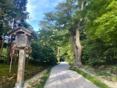 彌彦神社の建物その他