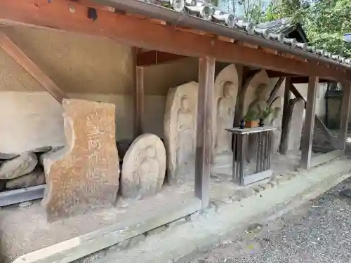 新薬師寺の{uncategorized: "未分類", other: "その他", undefined: "問題あり", building: "その他建物", grave: "お墓", sacred_gate: "鳥居", guardian: "狛犬", statue: "像", buddha: "仏像", history: "歴史", nature: "自然", garden: "庭園", animal: "動物", pagoda: "塔", temizu: "手水舎", mountain_gate: "山門・神門", sanctuary: "本殿・本堂", subordinate: "末社・摂社", art: "芸術", scenery: "景色", jizo: "地蔵", ema: "絵馬", goshuin: "御朱印", omikuji: "おみくじ", items: "授与品その他", amulet: "お守り", goshuincho: "御朱印帳", eats: "食事", festival: "お祭り", votive_dance: "神楽", shichigosan: "七五三参", wedding: "結婚式", experience: "体験その他", initially: "初詣", around: "周辺", anti_infection: "感染症対策"}