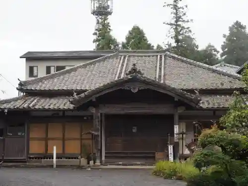 興山寺の本殿