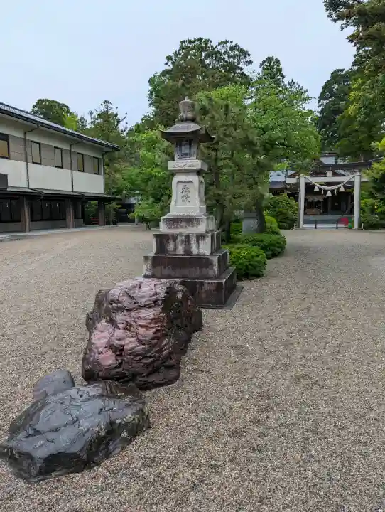 越中一宮 髙瀬神社の{uncategorized: "未分類", other: "その他", undefined: "問題あり", building: "その他建物", grave: "お墓", sacred_gate: "鳥居", guardian: "狛犬", statue: "像", buddha: "仏像", history: "歴史", nature: "自然", garden: "庭園", animal: "動物", pagoda: "塔", temizu: "手水舎", mountain_gate: "山門・神門", sanctuary: "本殿・本堂", subordinate: "末社・摂社", art: "芸術", scenery: "景色", jizo: "地蔵", ema: "絵馬", goshuin: "御朱印", omikuji: "おみくじ", items: "授与品その他", amulet: "お守り", goshuincho: "御朱印帳", eats: "食事", festival: "お祭り", votive_dance: "神楽", shichigosan: "七五三参", wedding: "結婚式", experience: "体験その他", initially: "初詣", around: "周辺", anti_infection: "感染症対策"}