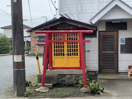 稲荷大明神の末社