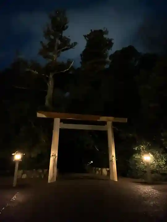 伊勢神宮外宮(豊受大神宮)の{uncategorized: "未分類", other: "その他", undefined: "問題あり", building: "その他建物", grave: "お墓", sacred_gate: "鳥居", guardian: "狛犬", statue: "像", buddha: "仏像", history: "歴史", nature: "自然", garden: "庭園", animal: "動物", pagoda: "塔", temizu: "手水舎", mountain_gate: "山門・神門", sanctuary: "本殿・本堂", subordinate: "末社・摂社", art: "芸術", scenery: "景色", jizo: "地蔵", ema: "絵馬", goshuin: "御朱印", omikuji: "おみくじ", items: "授与品その他", amulet: "お守り", goshuincho: "御朱印帳", eats: "食事", festival: "お祭り", votive_dance: "神楽", shichigosan: "七五三参", wedding: "結婚式", experience: "体験その他", initially: "初詣", around: "周辺", anti_infection: "感染症対策"}