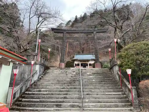 藤原町護国神社の{uncategorized: "未分類", other: "その他", undefined: "問題あり", building: "その他建物", grave: "お墓", sacred_gate: "鳥居", guardian: "狛犬", statue: "像", buddha: "仏像", history: "歴史", nature: "自然", garden: "庭園", animal: "動物", pagoda: "塔", temizu: "手水舎", mountain_gate: "山門・神門", sanctuary: "本殿・本堂", subordinate: "末社・摂社", art: "芸術", scenery: "景色", jizo: "地蔵", ema: "絵馬", goshuin: "御朱印", omikuji: "おみくじ", items: "授与品その他", amulet: "お守り", goshuincho: "御朱印帳", eats: "食事", festival: "お祭り", votive_dance: "神楽", shichigosan: "七五三参", wedding: "結婚式", experience: "体験その他", initially: "初詣", around: "周辺", anti_infection: "感染症対策"}