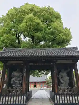 宝仙寺の山門・神門