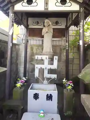 おりつ地蔵尊の本殿・本堂