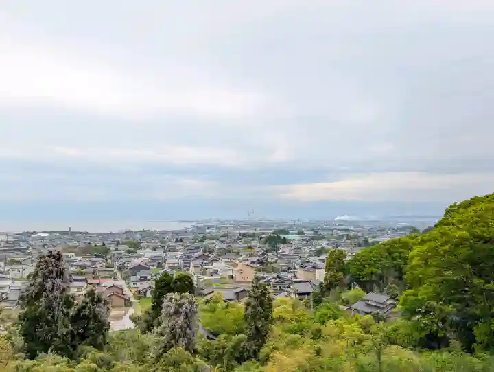気多神社の{uncategorized: "未分類", other: "その他", undefined: "問題あり", building: "その他建物", grave: "お墓", sacred_gate: "鳥居", guardian: "狛犬", statue: "像", buddha: "仏像", history: "歴史", nature: "自然", garden: "庭園", animal: "動物", pagoda: "塔", temizu: "手水舎", mountain_gate: "山門・神門", sanctuary: "本殿・本堂", subordinate: "末社・摂社", art: "芸術", scenery: "景色", jizo: "地蔵", ema: "絵馬", goshuin: "御朱印", omikuji: "おみくじ", items: "授与品その他", amulet: "お守り", goshuincho: "御朱印帳", eats: "食事", festival: "お祭り", votive_dance: "神楽", shichigosan: "七五三参", wedding: "結婚式", experience: "体験その他", initially: "初詣", around: "周辺", anti_infection: "感染症対策"}