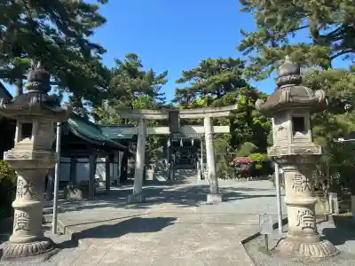 諏訪神社の{uncategorized: "未分類", other: "その他", undefined: "問題あり", building: "その他建物", grave: "お墓", sacred_gate: "鳥居", guardian: "狛犬", statue: "像", buddha: "仏像", history: "歴史", nature: "自然", garden: "庭園", animal: "動物", pagoda: "塔", temizu: "手水舎", mountain_gate: "山門・神門", sanctuary: "本殿・本堂", subordinate: "末社・摂社", art: "芸術", scenery: "景色", jizo: "地蔵", ema: "絵馬", goshuin: "御朱印", omikuji: "おみくじ", items: "授与品その他", amulet: "お守り", goshuincho: "御朱印帳", eats: "食事", festival: "お祭り", votive_dance: "神楽", shichigosan: "七五三参", wedding: "結婚式", experience: "体験その他", initially: "初詣", around: "周辺", anti_infection: "感染症対策"}