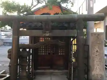 開運出世稲荷神社の鳥居