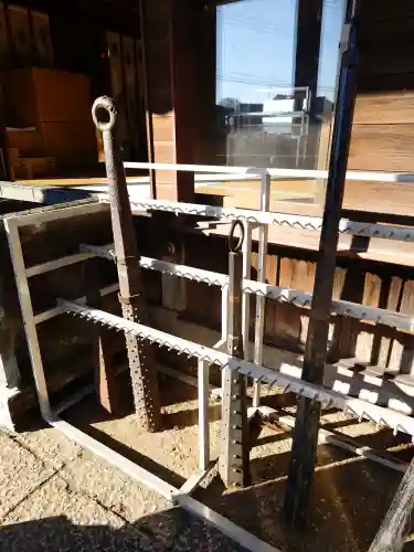 鬼鎮神社の{uncategorized: "未分類", other: "その他", undefined: "問題あり", building: "その他建物", grave: "お墓", sacred_gate: "鳥居", guardian: "狛犬", statue: "像", buddha: "仏像", history: "歴史", nature: "自然", garden: "庭園", animal: "動物", pagoda: "塔", temizu: "手水舎", mountain_gate: "山門・神門", sanctuary: "本殿・本堂", subordinate: "末社・摂社", art: "芸術", scenery: "景色", jizo: "地蔵", ema: "絵馬", goshuin: "御朱印", omikuji: "おみくじ", items: "授与品その他", amulet: "お守り", goshuincho: "御朱印帳", eats: "食事", festival: "お祭り", votive_dance: "神楽", shichigosan: "七五三参", wedding: "結婚式", experience: "体験その他", initially: "初詣", around: "周辺", anti_infection: "感染症対策"}