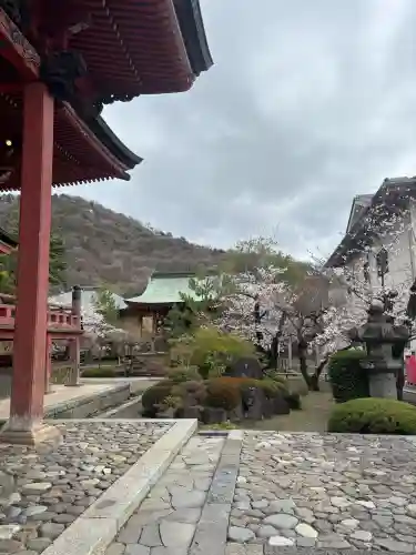 甲斐善光寺の{uncategorized: "未分類", other: "その他", undefined: "問題あり", building: "その他建物", grave: "お墓", sacred_gate: "鳥居", guardian: "狛犬", statue: "像", buddha: "仏像", history: "歴史", nature: "自然", garden: "庭園", animal: "動物", pagoda: "塔", temizu: "手水舎", mountain_gate: "山門・神門", sanctuary: "本殿・本堂", subordinate: "末社・摂社", art: "芸術", scenery: "景色", jizo: "地蔵", ema: "絵馬", goshuin: "御朱印", omikuji: "おみくじ", items: "授与品その他", amulet: "お守り", goshuincho: "御朱印帳", eats: "食事", festival: "お祭り", votive_dance: "神楽", shichigosan: "七五三参", wedding: "結婚式", experience: "体験その他", initially: "初詣", around: "周辺", anti_infection: "感染症対策"}