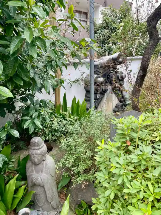 上聖寺の{uncategorized: "未分類", other: "その他", undefined: "問題あり", building: "その他建物", grave: "お墓", sacred_gate: "鳥居", guardian: "狛犬", statue: "像", buddha: "仏像", history: "歴史", nature: "自然", garden: "庭園", animal: "動物", pagoda: "塔", temizu: "手水舎", mountain_gate: "山門・神門", sanctuary: "本殿・本堂", subordinate: "末社・摂社", art: "芸術", scenery: "景色", jizo: "地蔵", ema: "絵馬", goshuin: "御朱印", omikuji: "おみくじ", items: "授与品その他", amulet: "お守り", goshuincho: "御朱印帳", eats: "食事", festival: "お祭り", votive_dance: "神楽", shichigosan: "七五三参", wedding: "結婚式", experience: "体験その他", initially: "初詣", around: "周辺", anti_infection: "感染症対策"}