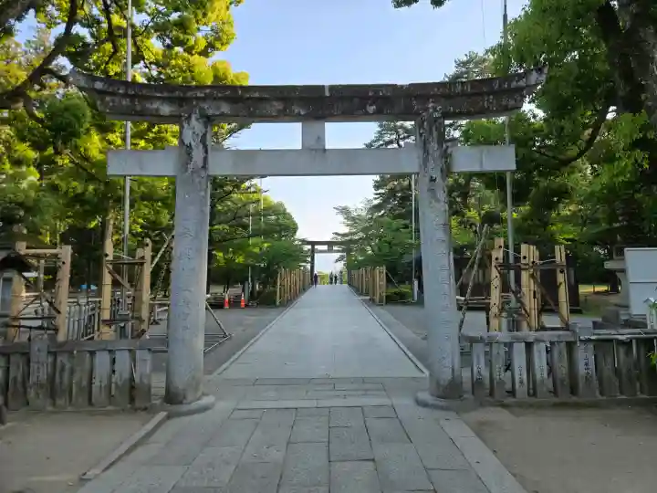 武田神社の{uncategorized: "未分類", other: "その他", undefined: "問題あり", building: "その他建物", grave: "お墓", sacred_gate: "鳥居", guardian: "狛犬", statue: "像", buddha: "仏像", history: "歴史", nature: "自然", garden: "庭園", animal: "動物", pagoda: "塔", temizu: "手水舎", mountain_gate: "山門・神門", sanctuary: "本殿・本堂", subordinate: "末社・摂社", art: "芸術", scenery: "景色", jizo: "地蔵", ema: "絵馬", goshuin: "御朱印", omikuji: "おみくじ", items: "授与品その他", amulet: "お守り", goshuincho: "御朱印帳", eats: "食事", festival: "お祭り", votive_dance: "神楽", shichigosan: "七五三参", wedding: "結婚式", experience: "体験その他", initially: "初詣", around: "周辺", anti_infection: "感染症対策"}