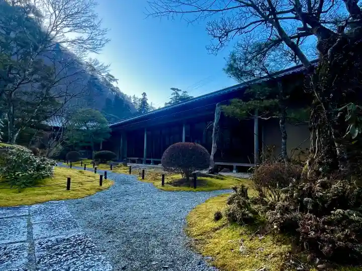 徳善院明王密寺の{uncategorized: "未分類", other: "その他", undefined: "問題あり", building: "その他建物", grave: "お墓", sacred_gate: "鳥居", guardian: "狛犬", statue: "像", buddha: "仏像", history: "歴史", nature: "自然", garden: "庭園", animal: "動物", pagoda: "塔", temizu: "手水舎", mountain_gate: "山門・神門", sanctuary: "本殿・本堂", subordinate: "末社・摂社", art: "芸術", scenery: "景色", jizo: "地蔵", ema: "絵馬", goshuin: "御朱印", omikuji: "おみくじ", items: "授与品その他", amulet: "お守り", goshuincho: "御朱印帳", eats: "食事", festival: "お祭り", votive_dance: "神楽", shichigosan: "七五三参", wedding: "結婚式", experience: "体験その他", initially: "初詣", around: "周辺", anti_infection: "感染症対策"}