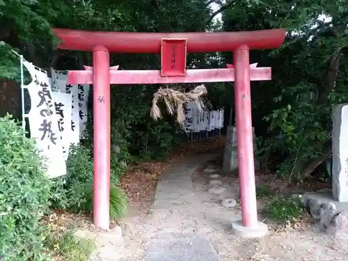 七社神社（半月七社神社）の鳥居