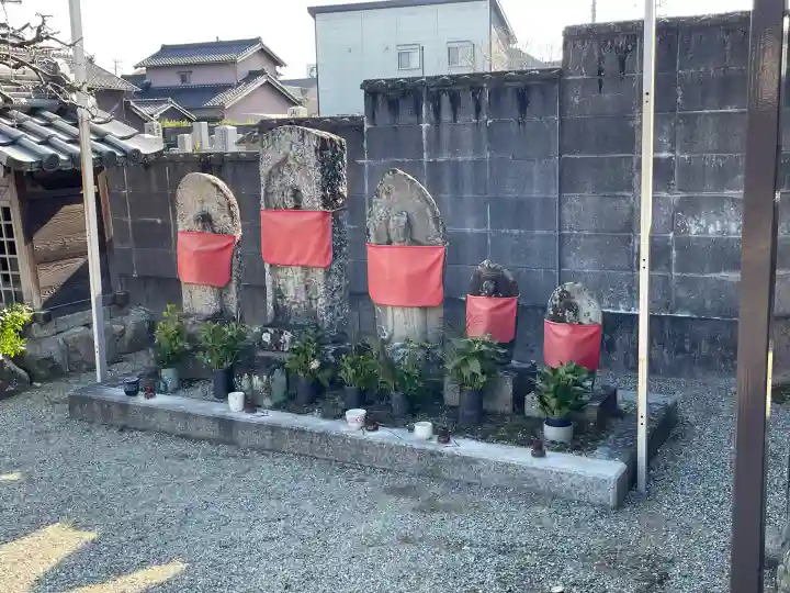 浄泉寺の{uncategorized: "未分類", other: "その他", undefined: "問題あり", building: "その他建物", grave: "お墓", sacred_gate: "鳥居", guardian: "狛犬", statue: "像", buddha: "仏像", history: "歴史", nature: "自然", garden: "庭園", animal: "動物", pagoda: "塔", temizu: "手水舎", mountain_gate: "山門・神門", sanctuary: "本殿・本堂", subordinate: "末社・摂社", art: "芸術", scenery: "景色", jizo: "地蔵", ema: "絵馬", goshuin: "御朱印", omikuji: "おみくじ", items: "授与品その他", amulet: "お守り", goshuincho: "御朱印帳", eats: "食事", festival: "お祭り", votive_dance: "神楽", shichigosan: "七五三参", wedding: "結婚式", experience: "体験その他", initially: "初詣", around: "周辺", anti_infection: "感染症対策"}