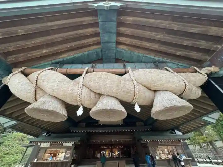 出雲大社の{uncategorized: "未分類", other: "その他", undefined: "問題あり", building: "その他建物", grave: "お墓", sacred_gate: "鳥居", guardian: "狛犬", statue: "像", buddha: "仏像", history: "歴史", nature: "自然", garden: "庭園", animal: "動物", pagoda: "塔", temizu: "手水舎", mountain_gate: "山門・神門", sanctuary: "本殿・本堂", subordinate: "末社・摂社", art: "芸術", scenery: "景色", jizo: "地蔵", ema: "絵馬", goshuin: "御朱印", omikuji: "おみくじ", items: "授与品その他", amulet: "お守り", goshuincho: "御朱印帳", eats: "食事", festival: "お祭り", votive_dance: "神楽", shichigosan: "七五三参", wedding: "結婚式", experience: "体験その他", initially: "初詣", around: "周辺", anti_infection: "感染症対策"}