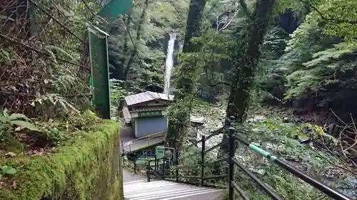 浄蓮の滝不動尊のその他建物