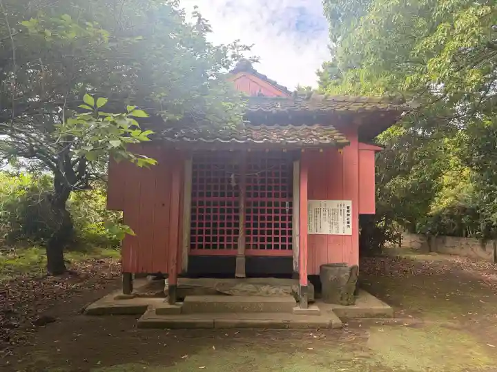 菅原神社の{uncategorized: "未分類", other: "その他", undefined: "問題あり", building: "その他建物", grave: "お墓", sacred_gate: "鳥居", guardian: "狛犬", statue: "像", buddha: "仏像", history: "歴史", nature: "自然", garden: "庭園", animal: "動物", pagoda: "塔", temizu: "手水舎", mountain_gate: "山門・神門", sanctuary: "本殿・本堂", subordinate: "末社・摂社", art: "芸術", scenery: "景色", jizo: "地蔵", ema: "絵馬", goshuin: "御朱印", omikuji: "おみくじ", items: "授与品その他", amulet: "お守り", goshuincho: "御朱印帳", eats: "食事", festival: "お祭り", votive_dance: "神楽", shichigosan: "七五三参", wedding: "結婚式", experience: "体験その他", initially: "初詣", around: "周辺", anti_infection: "感染症対策"}