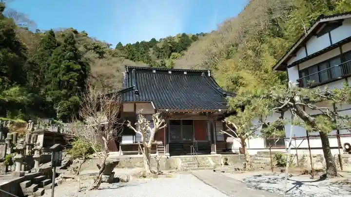 仏谷寺の本殿・本堂