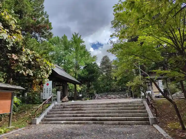 上川神社の庭園