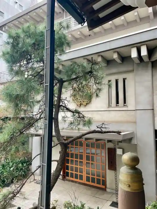 花岳院の{uncategorized: "未分類", other: "その他", undefined: "問題あり", building: "その他建物", grave: "お墓", sacred_gate: "鳥居", guardian: "狛犬", statue: "像", buddha: "仏像", history: "歴史", nature: "自然", garden: "庭園", animal: "動物", pagoda: "塔", temizu: "手水舎", mountain_gate: "山門・神門", sanctuary: "本殿・本堂", subordinate: "末社・摂社", art: "芸術", scenery: "景色", jizo: "地蔵", ema: "絵馬", goshuin: "御朱印", omikuji: "おみくじ", items: "授与品その他", amulet: "お守り", goshuincho: "御朱印帳", eats: "食事", festival: "お祭り", votive_dance: "神楽", shichigosan: "七五三参", wedding: "結婚式", experience: "体験その他", initially: "初詣", around: "周辺", anti_infection: "感染症対策"}