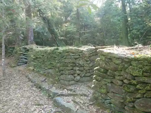 神明神社の{uncategorized: "未分類", other: "その他", undefined: "問題あり", building: "その他建物", grave: "お墓", sacred_gate: "鳥居", guardian: "狛犬", statue: "像", buddha: "仏像", history: "歴史", nature: "自然", garden: "庭園", animal: "動物", pagoda: "塔", temizu: "手水舎", mountain_gate: "山門・神門", sanctuary: "本殿・本堂", subordinate: "末社・摂社", art: "芸術", scenery: "景色", jizo: "地蔵", ema: "絵馬", goshuin: "御朱印", omikuji: "おみくじ", items: "授与品その他", amulet: "お守り", goshuincho: "御朱印帳", eats: "食事", festival: "お祭り", votive_dance: "神楽", shichigosan: "七五三参", wedding: "結婚式", experience: "体験その他", initially: "初詣", around: "周辺", anti_infection: "感染症対策"}