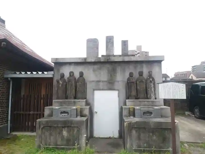 法禅寺の{uncategorized: "未分類", other: "その他", undefined: "問題あり", building: "その他建物", grave: "お墓", sacred_gate: "鳥居", guardian: "狛犬", statue: "像", buddha: "仏像", history: "歴史", nature: "自然", garden: "庭園", animal: "動物", pagoda: "塔", temizu: "手水舎", mountain_gate: "山門・神門", sanctuary: "本殿・本堂", subordinate: "末社・摂社", art: "芸術", scenery: "景色", jizo: "地蔵", ema: "絵馬", goshuin: "御朱印", omikuji: "おみくじ", items: "授与品その他", amulet: "お守り", goshuincho: "御朱印帳", eats: "食事", festival: "お祭り", votive_dance: "神楽", shichigosan: "七五三参", wedding: "結婚式", experience: "体験その他", initially: "初詣", around: "周辺", anti_infection: "感染症対策"}