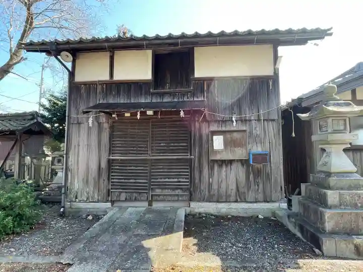八幡神社の{uncategorized: "未分類", other: "その他", undefined: "問題あり", building: "その他建物", grave: "お墓", sacred_gate: "鳥居", guardian: "狛犬", statue: "像", buddha: "仏像", history: "歴史", nature: "自然", garden: "庭園", animal: "動物", pagoda: "塔", temizu: "手水舎", mountain_gate: "山門・神門", sanctuary: "本殿・本堂", subordinate: "末社・摂社", art: "芸術", scenery: "景色", jizo: "地蔵", ema: "絵馬", goshuin: "御朱印", omikuji: "おみくじ", items: "授与品その他", amulet: "お守り", goshuincho: "御朱印帳", eats: "食事", festival: "お祭り", votive_dance: "神楽", shichigosan: "七五三参", wedding: "結婚式", experience: "体験その他", initially: "初詣", around: "周辺", anti_infection: "感染症対策"}