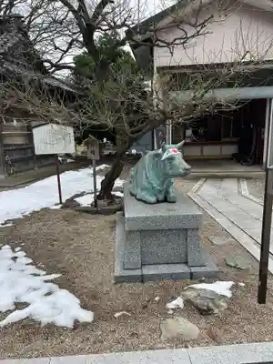 高岡関野神社の像