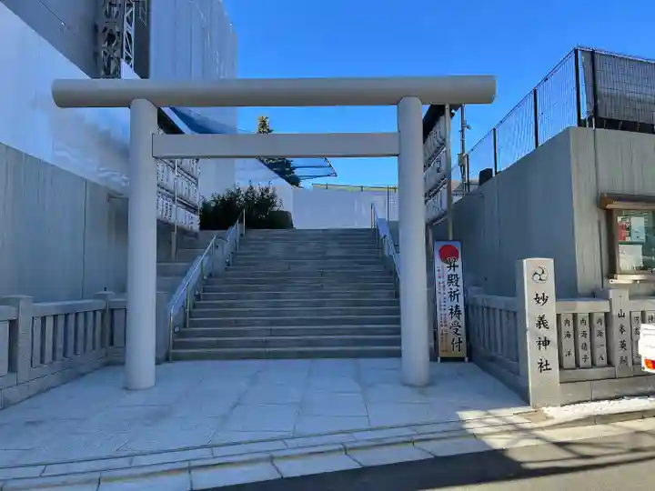 駒込妙義神社の鳥居