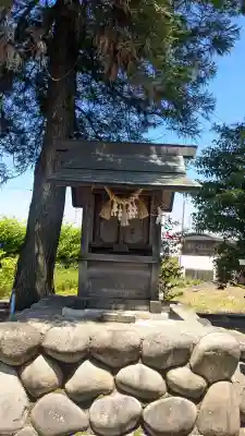 神明神社の{uncategorized: "未分類", other: "その他", undefined: "問題あり", building: "その他建物", grave: "お墓", sacred_gate: "鳥居", guardian: "狛犬", statue: "像", buddha: "仏像", history: "歴史", nature: "自然", garden: "庭園", animal: "動物", pagoda: "塔", temizu: "手水舎", mountain_gate: "山門・神門", sanctuary: "本殿・本堂", subordinate: "末社・摂社", art: "芸術", scenery: "景色", jizo: "地蔵", ema: "絵馬", goshuin: "御朱印", omikuji: "おみくじ", items: "授与品その他", amulet: "お守り", goshuincho: "御朱印帳", eats: "食事", festival: "お祭り", votive_dance: "神楽", shichigosan: "七五三参", wedding: "結婚式", experience: "体験その他", initially: "初詣", around: "周辺", anti_infection: "感染症対策"}