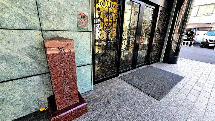 大徳院の{uncategorized: "未分類", other: "その他", undefined: "問題あり", building: "その他建物", grave: "お墓", sacred_gate: "鳥居", guardian: "狛犬", statue: "像", buddha: "仏像", history: "歴史", nature: "自然", garden: "庭園", animal: "動物", pagoda: "塔", temizu: "手水舎", mountain_gate: "山門・神門", sanctuary: "本殿・本堂", subordinate: "末社・摂社", art: "芸術", scenery: "景色", jizo: "地蔵", ema: "絵馬", goshuin: "御朱印", omikuji: "おみくじ", items: "授与品その他", amulet: "お守り", goshuincho: "御朱印帳", eats: "食事", festival: "お祭り", votive_dance: "神楽", shichigosan: "七五三参", wedding: "結婚式", experience: "体験その他", initially: "初詣", around: "周辺", anti_infection: "感染症対策"}