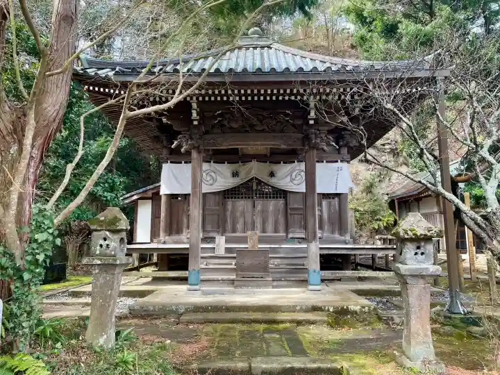安國論寺(安国論寺)の{uncategorized: "未分類", other: "その他", undefined: "問題あり", building: "その他建物", grave: "お墓", sacred_gate: "鳥居", guardian: "狛犬", statue: "像", buddha: "仏像", history: "歴史", nature: "自然", garden: "庭園", animal: "動物", pagoda: "塔", temizu: "手水舎", mountain_gate: "山門・神門", sanctuary: "本殿・本堂", subordinate: "末社・摂社", art: "芸術", scenery: "景色", jizo: "地蔵", ema: "絵馬", goshuin: "御朱印", omikuji: "おみくじ", items: "授与品その他", amulet: "お守り", goshuincho: "御朱印帳", eats: "食事", festival: "お祭り", votive_dance: "神楽", shichigosan: "七五三参", wedding: "結婚式", experience: "体験その他", initially: "初詣", around: "周辺", anti_infection: "感染症対策"}