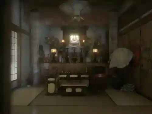 泉蔵院の本殿・本堂